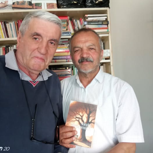 Yazar Çetin yeni kitabıyla okurları ile buluştu