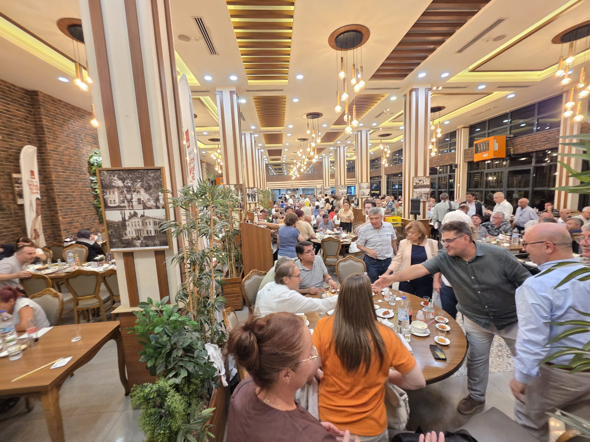 Müjdat İlhan: “Lokmalar mideye, oylar sandığa”